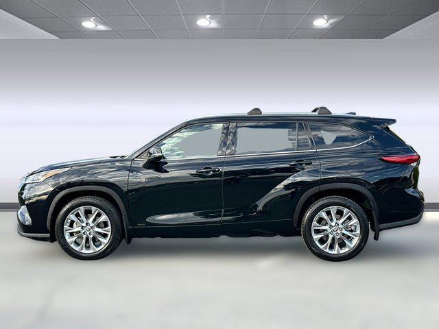 used 2021 Toyota Highlander Hybrid car, priced at $32,499