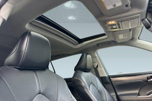 used 2021 Toyota Highlander Hybrid car, priced at $32,499