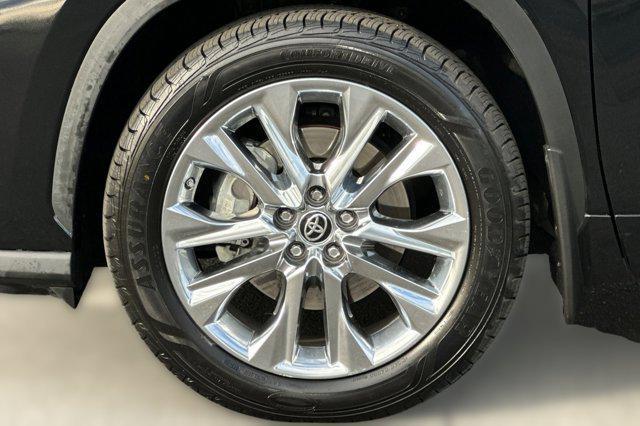 used 2021 Toyota Highlander Hybrid car, priced at $32,499