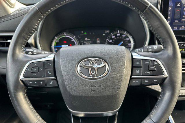 used 2021 Toyota Highlander Hybrid car, priced at $32,499