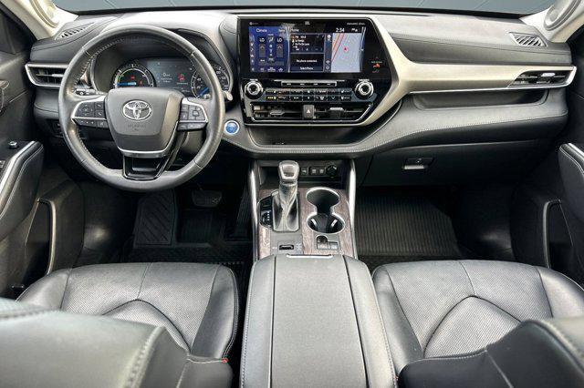 used 2021 Toyota Highlander Hybrid car, priced at $32,499