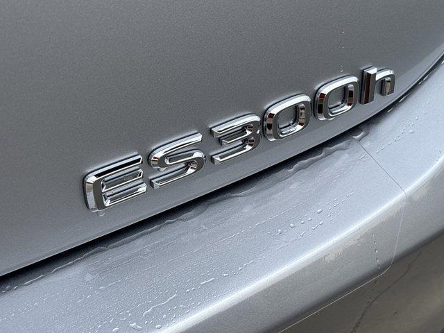 new 2025 Lexus ES 300h car, priced at $51,450