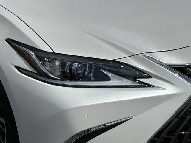 new 2024 Lexus ES 300h car, priced at $48,147