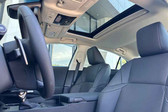 new 2025 Lexus ES 350 car, priced at $48,105