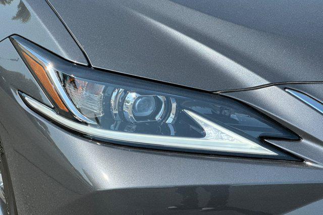 new 2025 Lexus ES 350 car, priced at $48,105