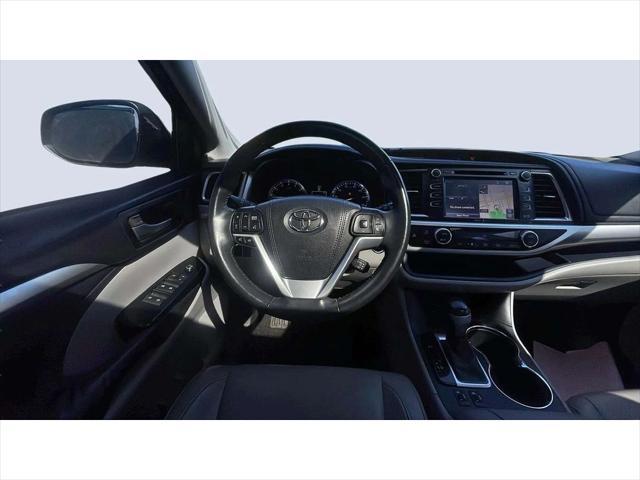 used 2015 Toyota Highlander car, priced at $21,487