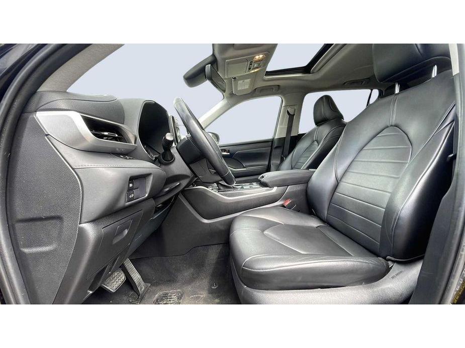 used 2021 Toyota Highlander car, priced at $31,487