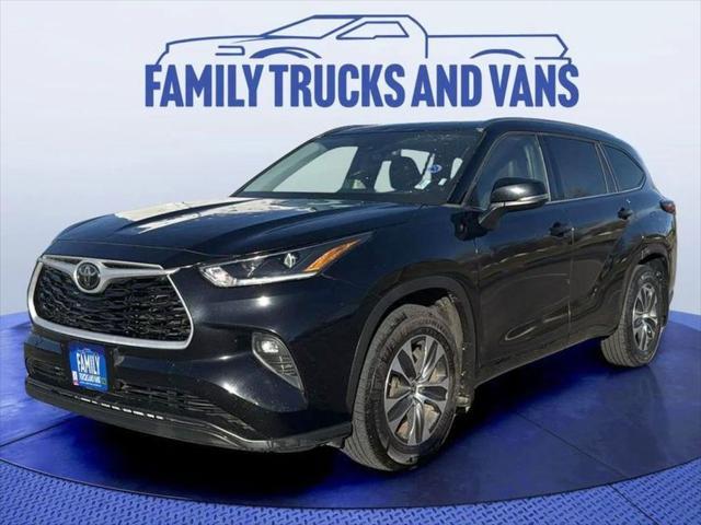 used 2021 Toyota Highlander car, priced at $33,487