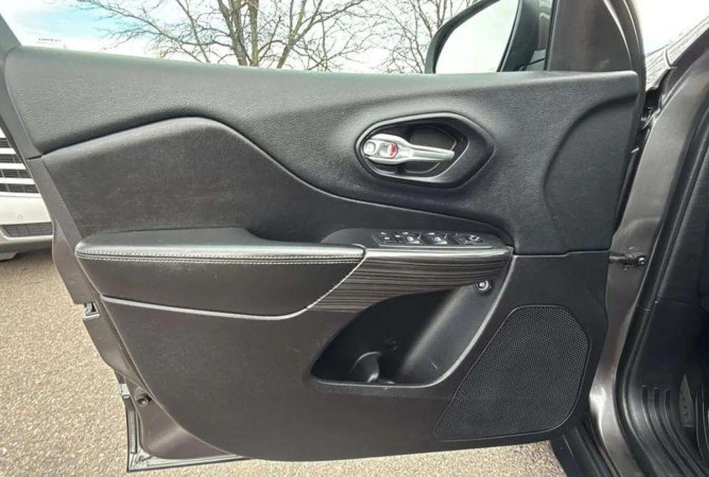 used 2015 Jeep Cherokee car, priced at $8,988