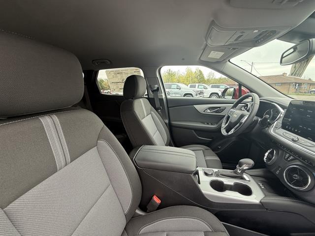 new 2025 Chevrolet Blazer car