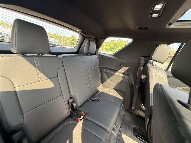 used 2022 Chevrolet Traverse car, priced at $33,995