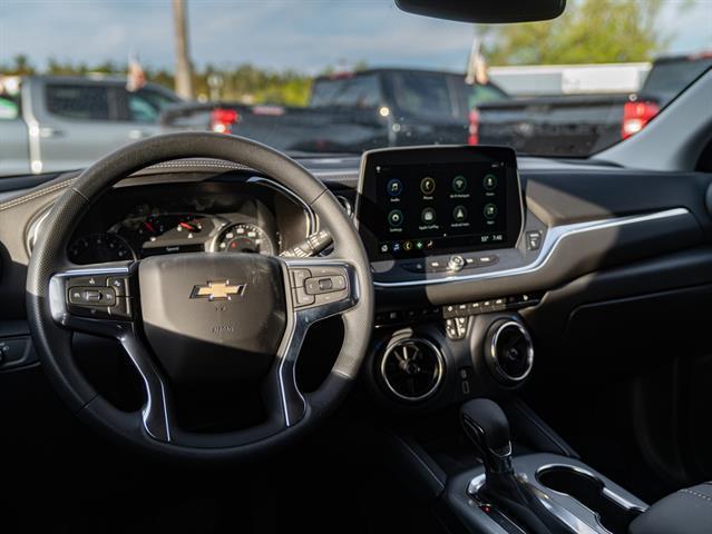 new 2025 Chevrolet Blazer car