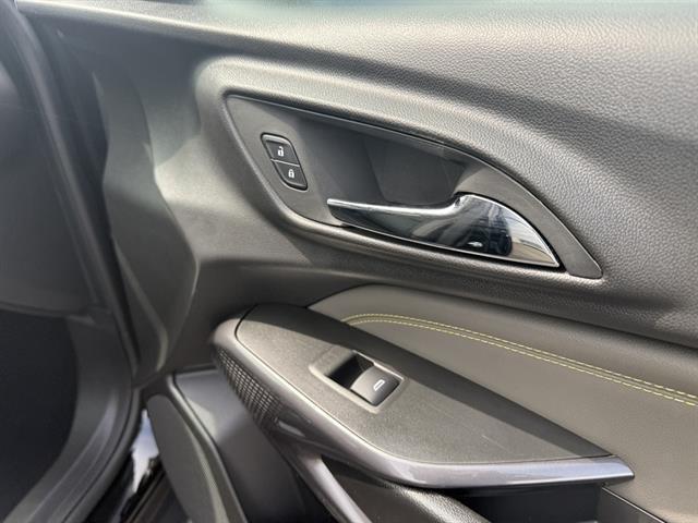new 2025 Chevrolet Trax car