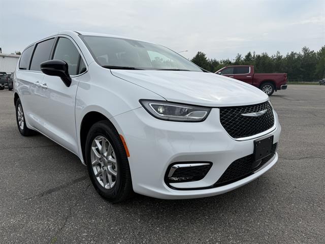 used 2025 Chrysler Pacifica car, priced at $36,995