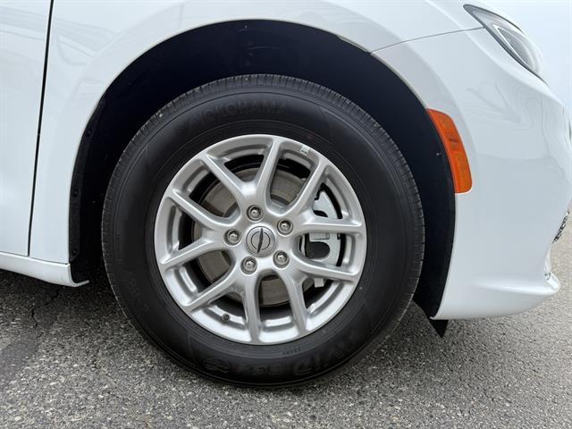 used 2025 Chrysler Pacifica car, priced at $36,995