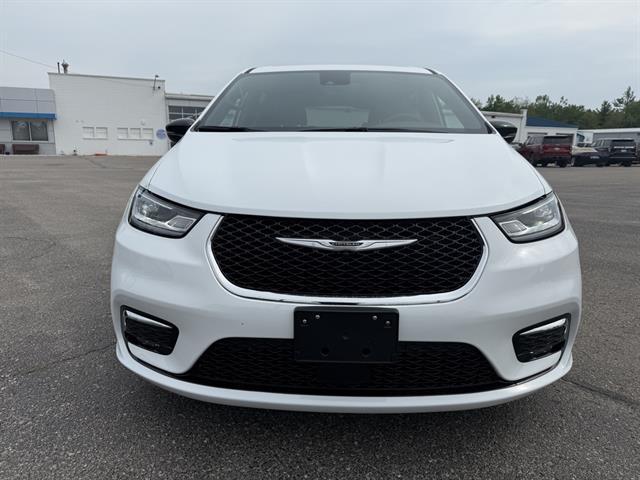 used 2025 Chrysler Pacifica car, priced at $36,995