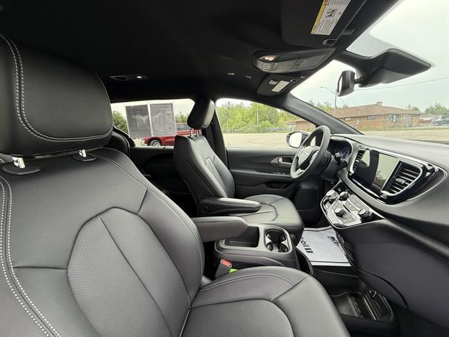 used 2025 Chrysler Pacifica car, priced at $36,995