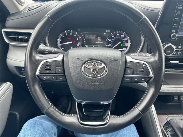 used 2020 Toyota Highlander car, priced at $25,540