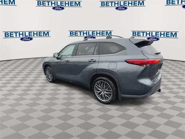 used 2020 Toyota Highlander car, priced at $25,540