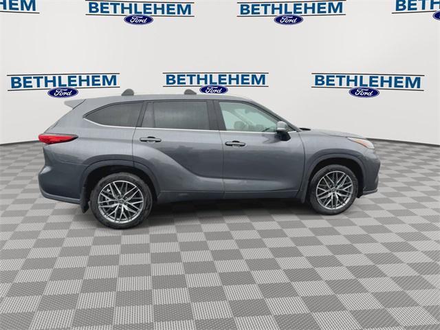 used 2020 Toyota Highlander car, priced at $25,540