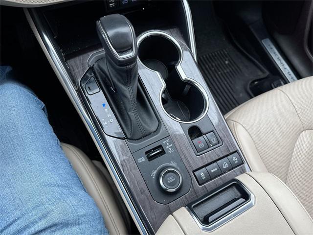 used 2022 Toyota Highlander car, priced at $33,395