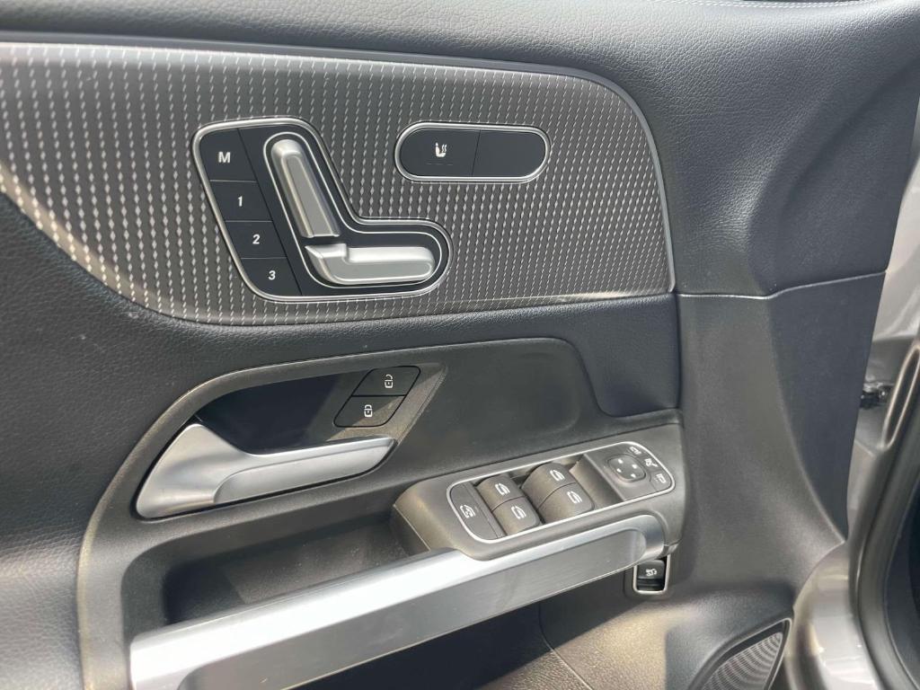 used 2021 Mercedes-Benz GLB 250 car, priced at $27,595