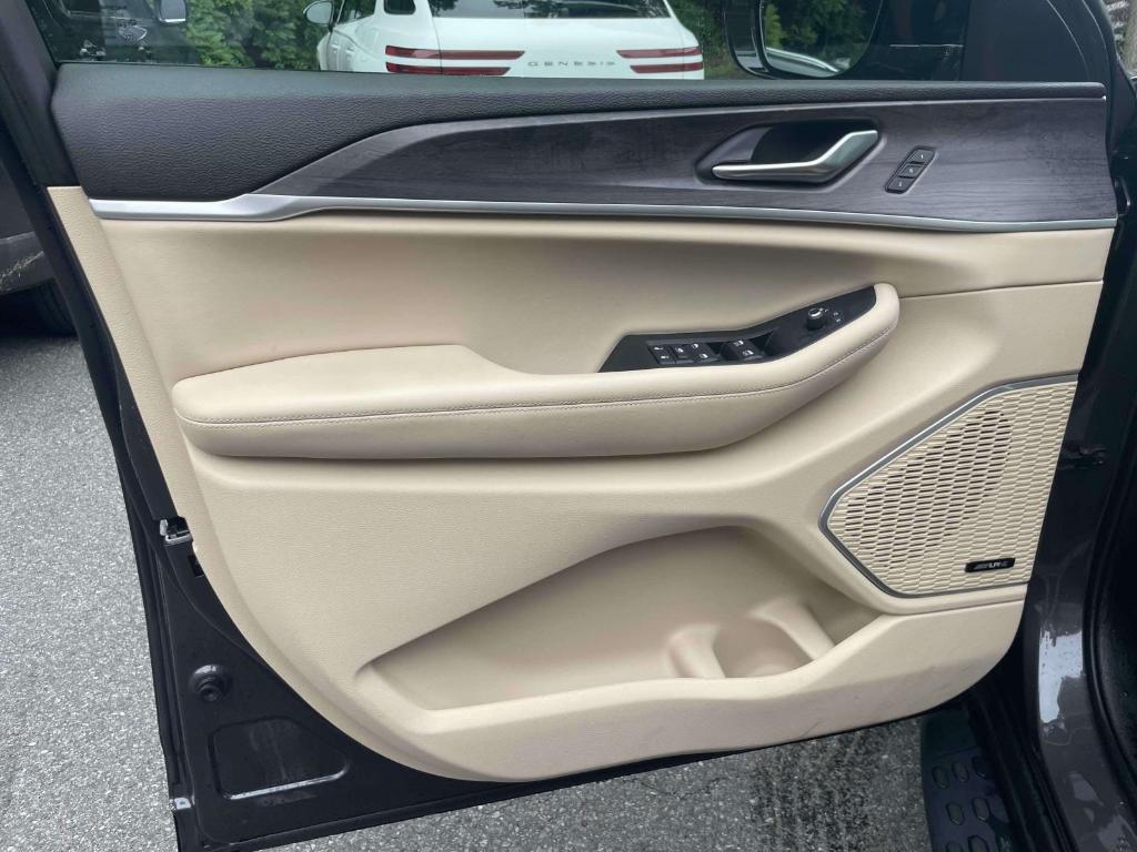used 2022 Jeep Grand Cherokee car, priced at $34,488