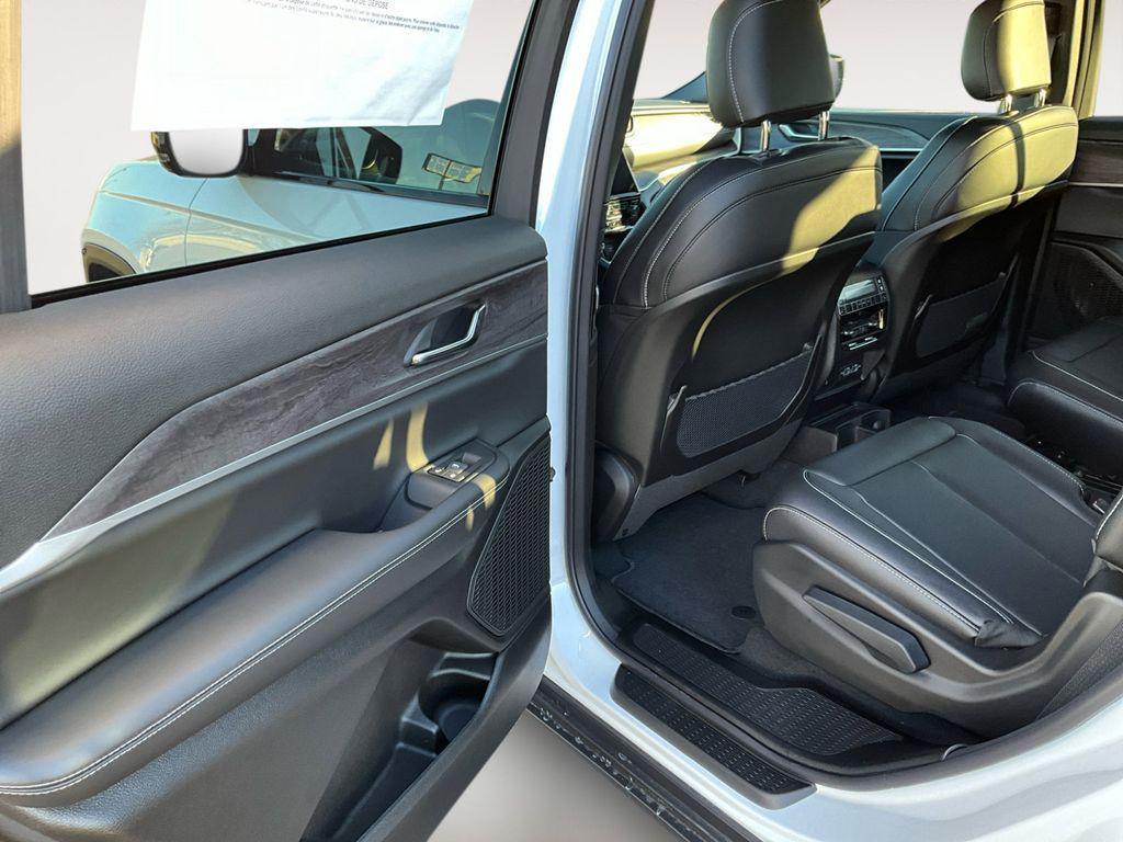 new 2025 Jeep Grand Cherokee L car, priced at $43,843