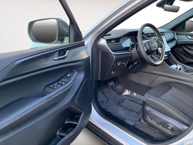 new 2025 Jeep Grand Cherokee car, priced at $39,965