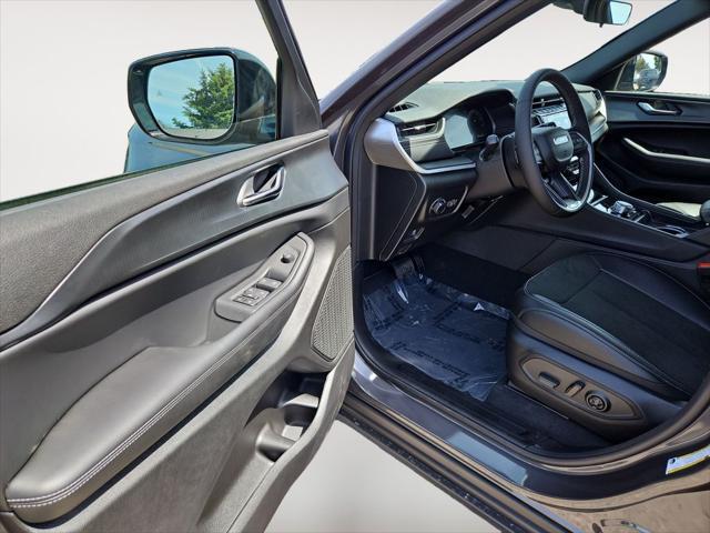 new 2025 Jeep Grand Cherokee car, priced at $42,225
