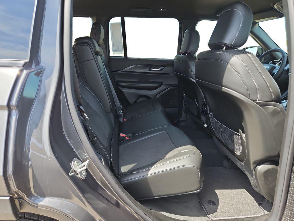 new 2025 Jeep Grand Cherokee car, priced at $42,673