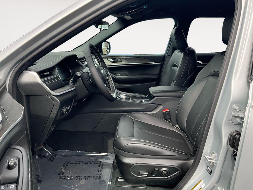 new 2025 Jeep Grand Cherokee L car, priced at $47,722