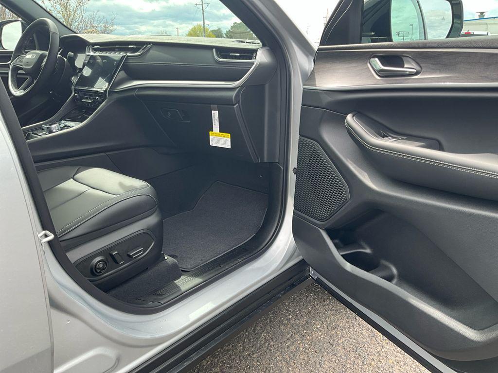 new 2025 Jeep Grand Cherokee L car, priced at $47,722