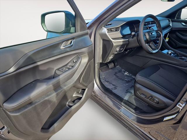 new 2025 Jeep Grand Cherokee L car, priced at $41,717