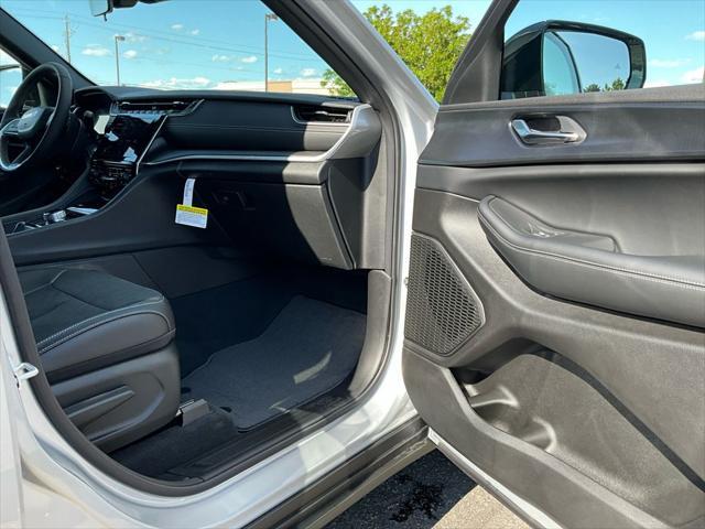 new 2025 Jeep Grand Cherokee car, priced at $43,225