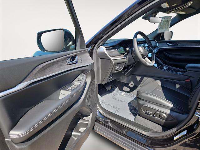 new 2025 Jeep Grand Cherokee car, priced at $47,015