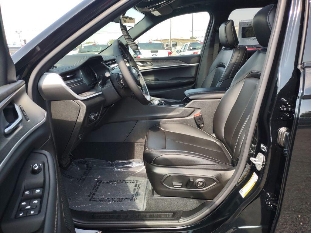 new 2025 Jeep Grand Cherokee car, priced at $49,490