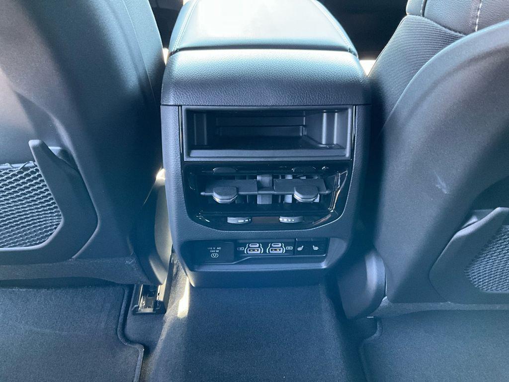 new 2025 Jeep Grand Cherokee car, priced at $43,070