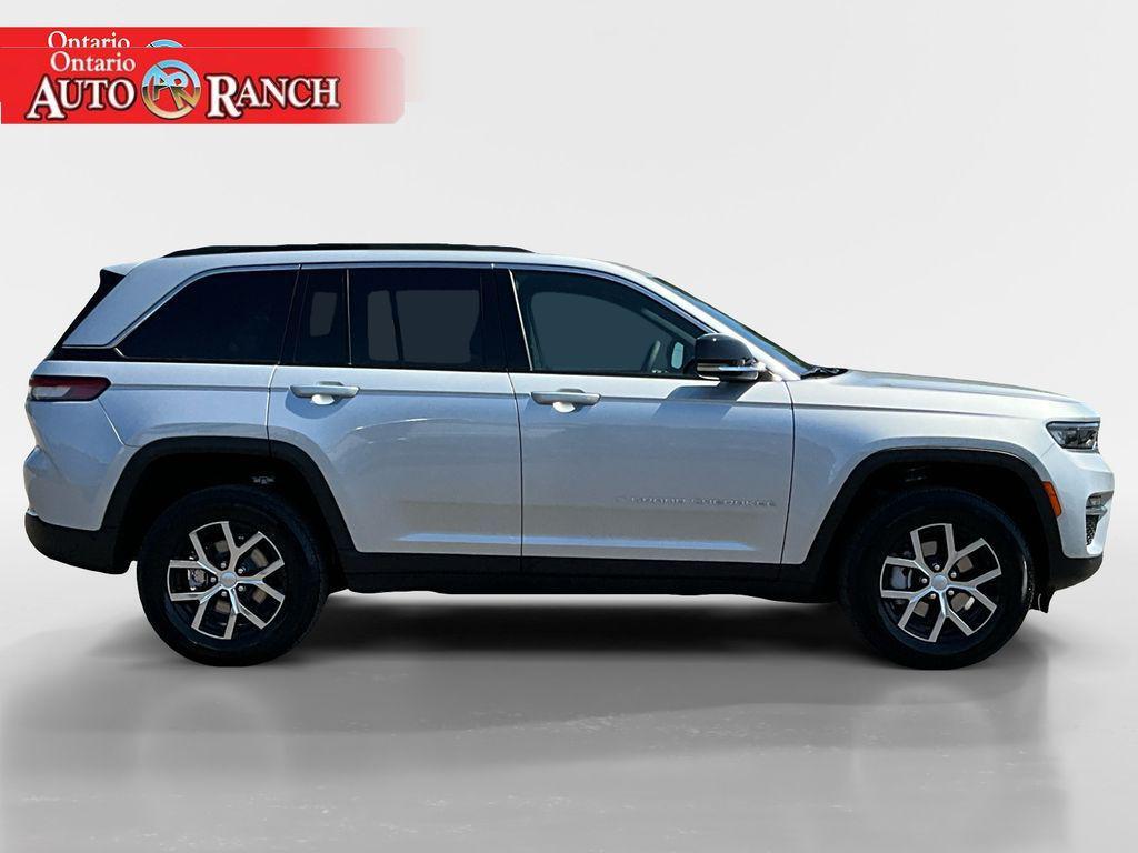 new 2025 Jeep Grand Cherokee car, priced at $43,070