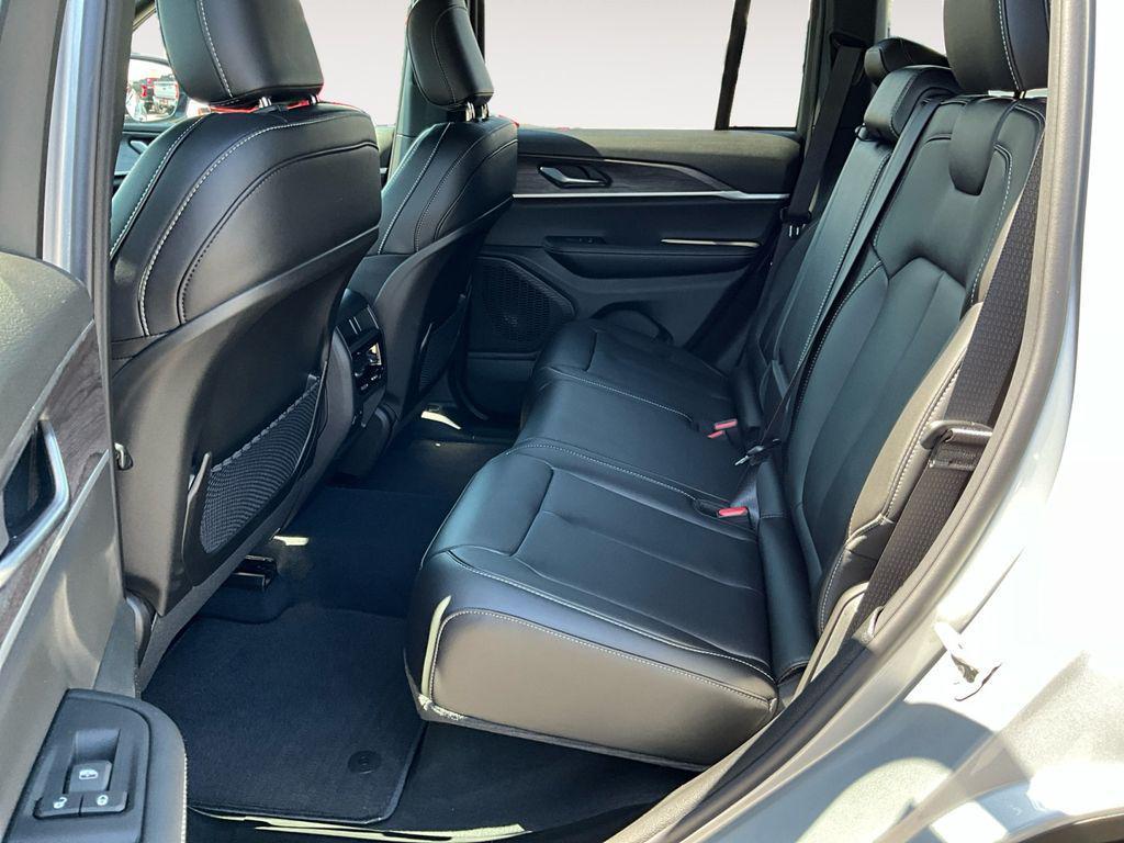 new 2025 Jeep Grand Cherokee car, priced at $43,070