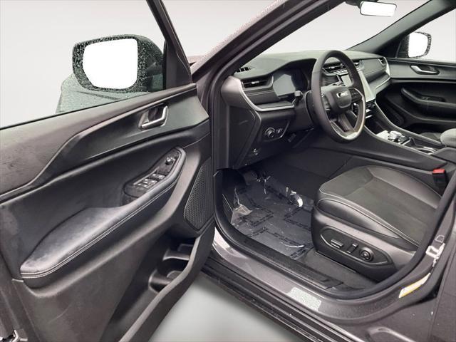 new 2025 Jeep Grand Cherokee L car, priced at $42,629