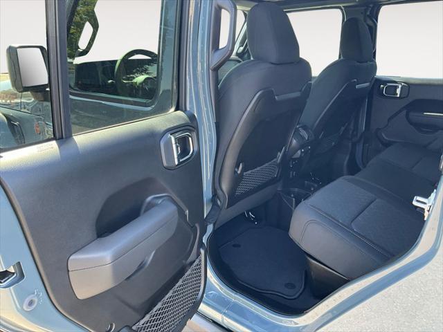 new 2025 Jeep Gladiator car, priced at $52,730