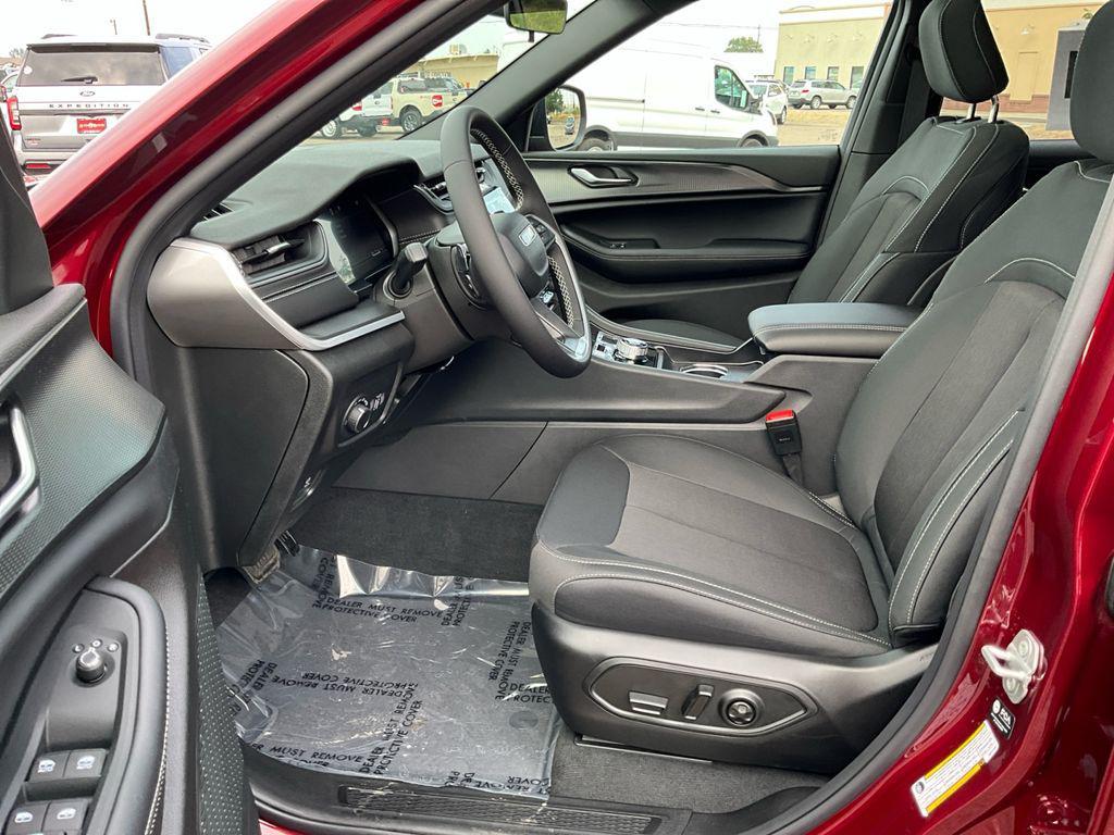 new 2025 Jeep Grand Cherokee L car, priced at $39,800