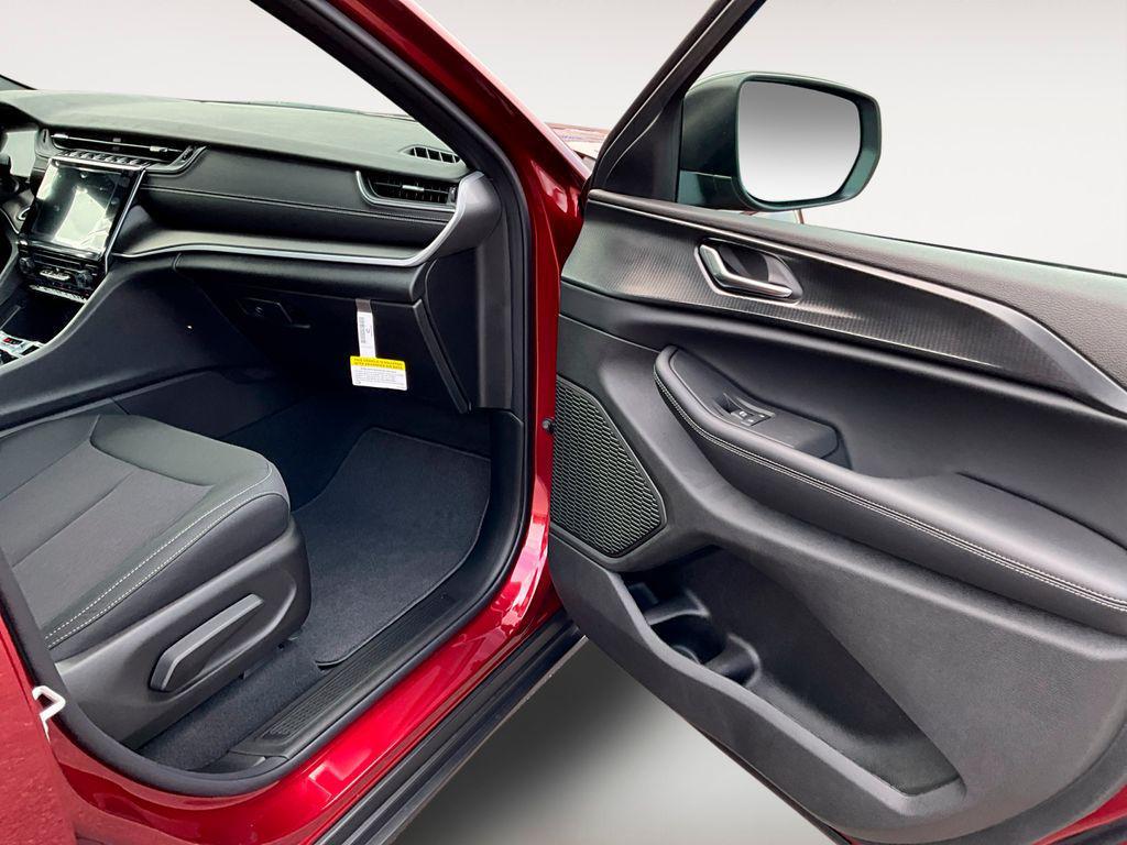 new 2025 Jeep Grand Cherokee L car, priced at $39,800