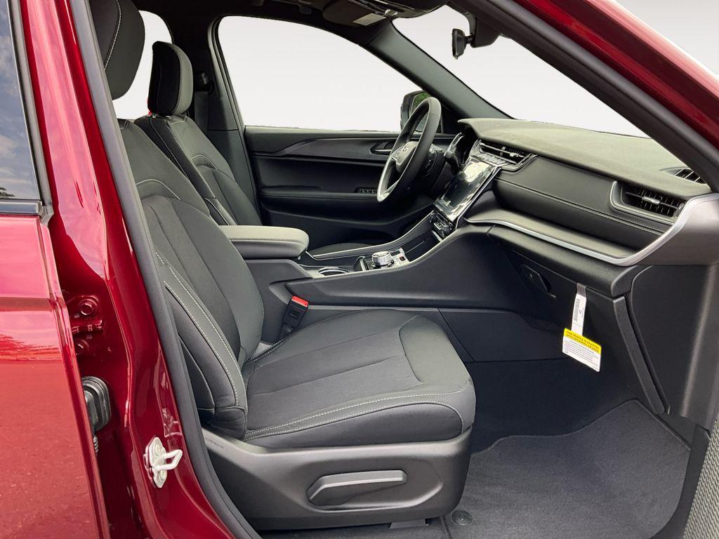 new 2025 Jeep Grand Cherokee L car, priced at $39,800