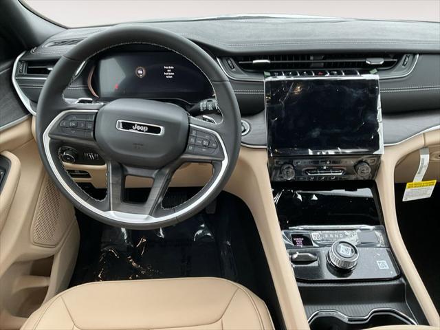new 2025 Jeep Grand Cherokee car, priced at $43,290