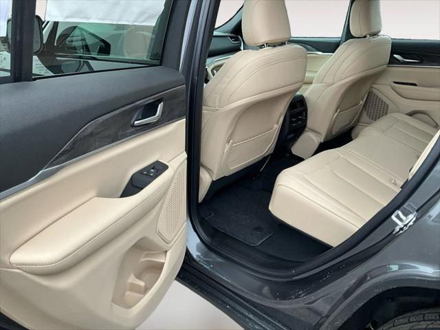 new 2025 Jeep Grand Cherokee car, priced at $42,088