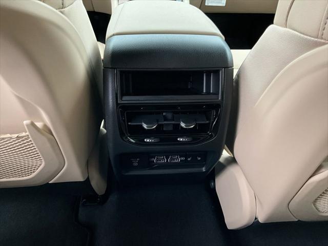new 2025 Jeep Grand Cherokee car, priced at $43,290