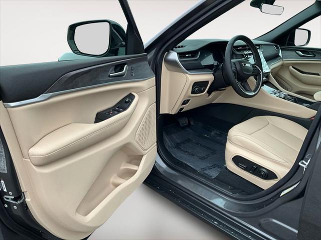 new 2025 Jeep Grand Cherokee car, priced at $43,290