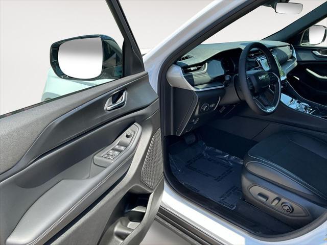 new 2025 Jeep Grand Cherokee car, priced at $41,430